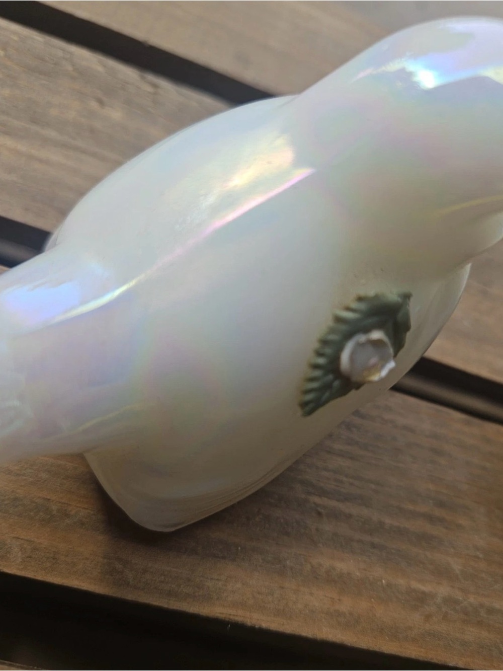 Vintage Fenton White Iridescent Glass Bird Figurines Set of 2 - read notes - Picture 8 of 9